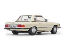 Mercedes Benz  - 1977 ivory - 1:18 - SunStar - 4667 - sun4667 | The Diecast Company