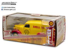Chevrolet  - 2017 yellow/red - 1:24 - GreenLight - 18237 - gl18237 | The Diecast Company
