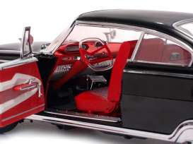 Plymouth  - 1960 black/red - 1:18 - SunStar - 5423 - sun5423 | The Diecast Company