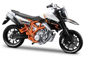 KTM  - 990 SMR white/black/orange - 1:18 - Bburago - 51050 - bura51050 | The Diecast Company