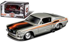 Ford  - 1967 silver/black - 1:64 - Maisto - 11380-05034 - mai11380-05034 | The Diecast Company