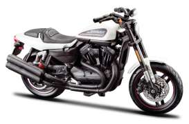 Harley Davidson  - 2011 white - 1:18 - Maisto - 13074W - mai13074W | The Diecast Company