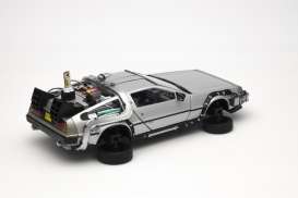 Delorean  - *Back to the Future II* 1985 silver - 1:24 - Welly - 22441F - welly22441F | The Diecast Company