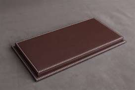 Accessoires diorama - leather dark brown - 1:12 - Atlantic - 10103 - atl10103 | The Diecast Company