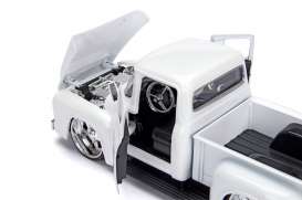 Ford  - 1956 pearl white - 1:24 - Jada Toys - 99043W - jada99043W | The Diecast Company
