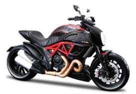 Ducati  - Diavel black/red - 1:12 - Maisto - 39196 - mai39196 | The Diecast Company