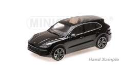 Porsche  - Cayenne 2017 black - 1:18 - Minichamps - 155066070 - mc155066070 | The Diecast Company