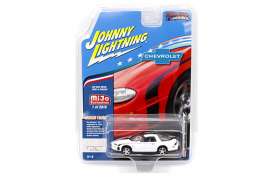 Chevrolet  - Camaro ZL1 2002 white/black - 1:64 - Johnny Lightning - cp7139 - jlcp7139 | The Diecast Company