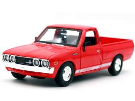 Datsun  - 620 Pick-Up 1973 red - 1:24 - Maisto - 31522 - mai31522 | The Diecast Company