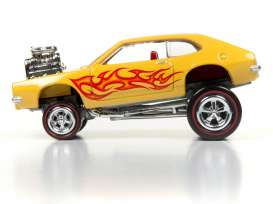 Ford  - Pinto 1971 yellow - 1:64 - Johnny Lightning - SF005 - JLSF005D | The Diecast Company