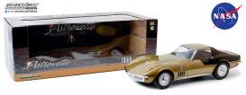 Chevrolet  - Corvette  1969 gold - 1:24 - GreenLight - 18254 - gl18254 | The Diecast Company