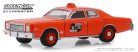 Plymouth  - Fury 1977 orange - 1:64 - GreenLight - 30057 - gl30057 | The Diecast Company