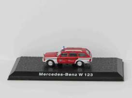 Mercedes Benz  - W123 red/white - 1:72 - Magazine Models - W123 - magfireW123 | The Diecast Company