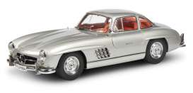 Mercedes Benz  - 300 SL silver - 1:12 - Schuco - 6710 - schuco6710 | The Diecast Company