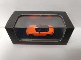 Mazda  - Roadster orange - 1:64 - Kyosho - 7068A7-J - kyo7068A7 | The Diecast Company