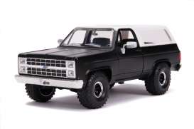 Chevrolet  - K5 Blazer 1980 primer black/white - 1:24 - Jada Toys - 31590 - jada31590 | The Diecast Company