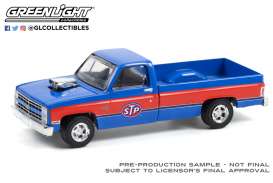 Chevrolet  - Silverado 1987 blue/red - 1:64 - GreenLight - 41130C - gl41130C | The Diecast Company