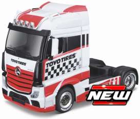 Mercedes Benz  - Actros red/white - 1:50 - Bburago - 32201 - bura32201 | The Diecast Company