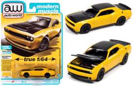 Dodge  - Challenger 2018 yellow - 1:64 - Auto World - SP068B - AWSP068B | The Diecast Company