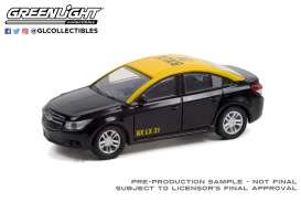 Chevrolet  - Cruze 2013 black/yellow - 1:64 - GreenLight - 30282 - gl30282 | The Diecast Company