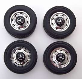 Wheels & tires  - black/chrome - 1:18 - KK - Scale - acc004 - kkdcacc004 | The Diecast Company