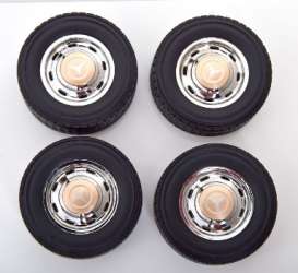 Wheels & tires  - light gold/chrome - 1:18 - KK - Scale - acc005 - kkdcacc005 | The Diecast Company