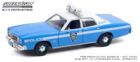 Plymouth  - Fury 1975 white/blue - 1:24 - GreenLight - 85542 - gl85542 | The Diecast Company