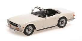 Triumph  - TR6 1969 white - 1:18 - Minichamps - 155132035 - mc155132035 | The Diecast Company