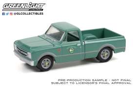 Chevrolet  - C-10 Short Bed 1967 green - 1:64 - GreenLight - 30307 - gl30307 | The Diecast Company