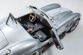 Shelby  - Cobra silver/white - 1:18 - Kyosho - 8047S - kyo8047S | The Diecast Company
