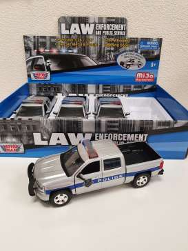 Chevrolet  - Silverado 2017 silver/blue - 1:27 - Motor Max - 76966D - mmax76966D | The Diecast Company