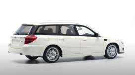 Subaru  - Legacy white - 1:18 - DNA - DNA000110 - DNA000110 | The Diecast Company