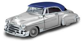Chevrolet  - Bel Air 1950 silver/blue - 1:24 - Motor Max - 79026 - mmax79026 | The Diecast Company