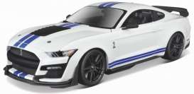 Ford  - Mustang  2020 white/blue/black - 1:18 - Maisto - 31452W - mai31452W | The Diecast Company