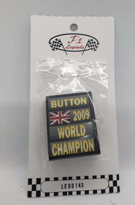 Figures diorama - J. Button World Champion Sign 2009  - 1:43 - Cartrix - CTLE43010 - CTLE43010 | The Diecast Company