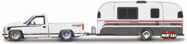 Chevrolet  - 454SS white/grey/red - 1:64 - Maisto - 21846 - mai21846 | The Diecast Company