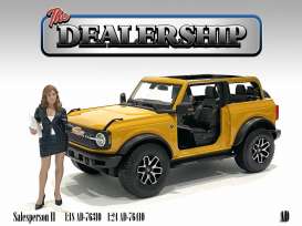 Figures  - the Dealership 2022  - 1:24 - American Diorama - 76410 - AD76410 | The Diecast Company