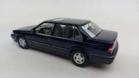 Volvo  - 960 1996 dark blue metallic - 1:18 - Triple9 Collection - 1800302 - T9-1800302 | The Diecast Company