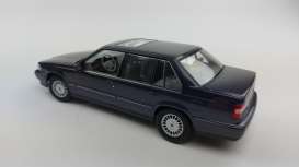 Volvo  - 960 1996 aubergine metallic - 1:18 - Triple9 Collection - 1800303 - T9-1800303 | The Diecast Company