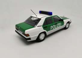 Mercedes Benz  - 190 W201 1993 white/green - 1:18 - Triple9 Collection - 1800314 - T9-1800314 | The Diecast Company