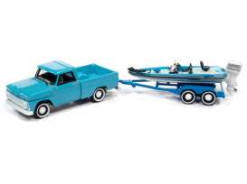 Chevrolet  - Stepside Pickup with Bass Boat 1965 blue/white - 1:64 - Johnny Lightning - SP203B - JLSP203B | The Diecast Company