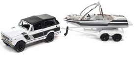 International  - Scout II with Malibu Boat and  1979 white/black - 1:64 - Johnny Lightning - SP205B - JLSP205B | The Diecast Company