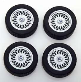 Wheels & tires Rims & tires - black/chrome - 1:18 - KK - Scale - acc030 - kkdcacc030 | The Diecast Company