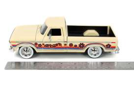 Ford  - F-150 1979 creme - 1:24 - Jada Toys - 31609 - jada31609 | The Diecast Company