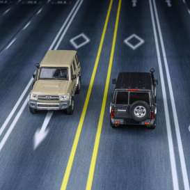 Toyota  - Land Cruiser 76 sandy taupe - 1:64 - Para64 - 55316L - pa55316lhd | The Diecast Company