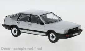 Volkswagen  - Passat B2 1985 silver - 1:43 - IXO Models - CLC425N - ixCLC425N | The Diecast Company