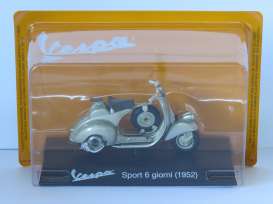 Vespa  - Sport 6 giorni 1952 green - 1:18 - Magazine Models - X26ALA0016 - MagVes0016 | The Diecast Company