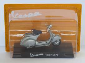Vespa  - 150 1957 grey - 1:18 - Magazine Models - X26ALA0043 - MagVes0043 | The Diecast Company