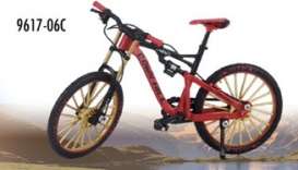 Bicycles - Mountain Bikes  - 2022 red/black - 1:10 - Golden Wheel - 9617-06C - GW9617-06C-red | The Diecast Company