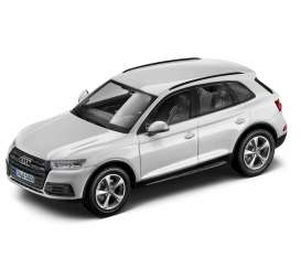 Audi  - Q5  2017 ibis white - 1:43 - Spark - Audi5011605631 | The Diecast Company